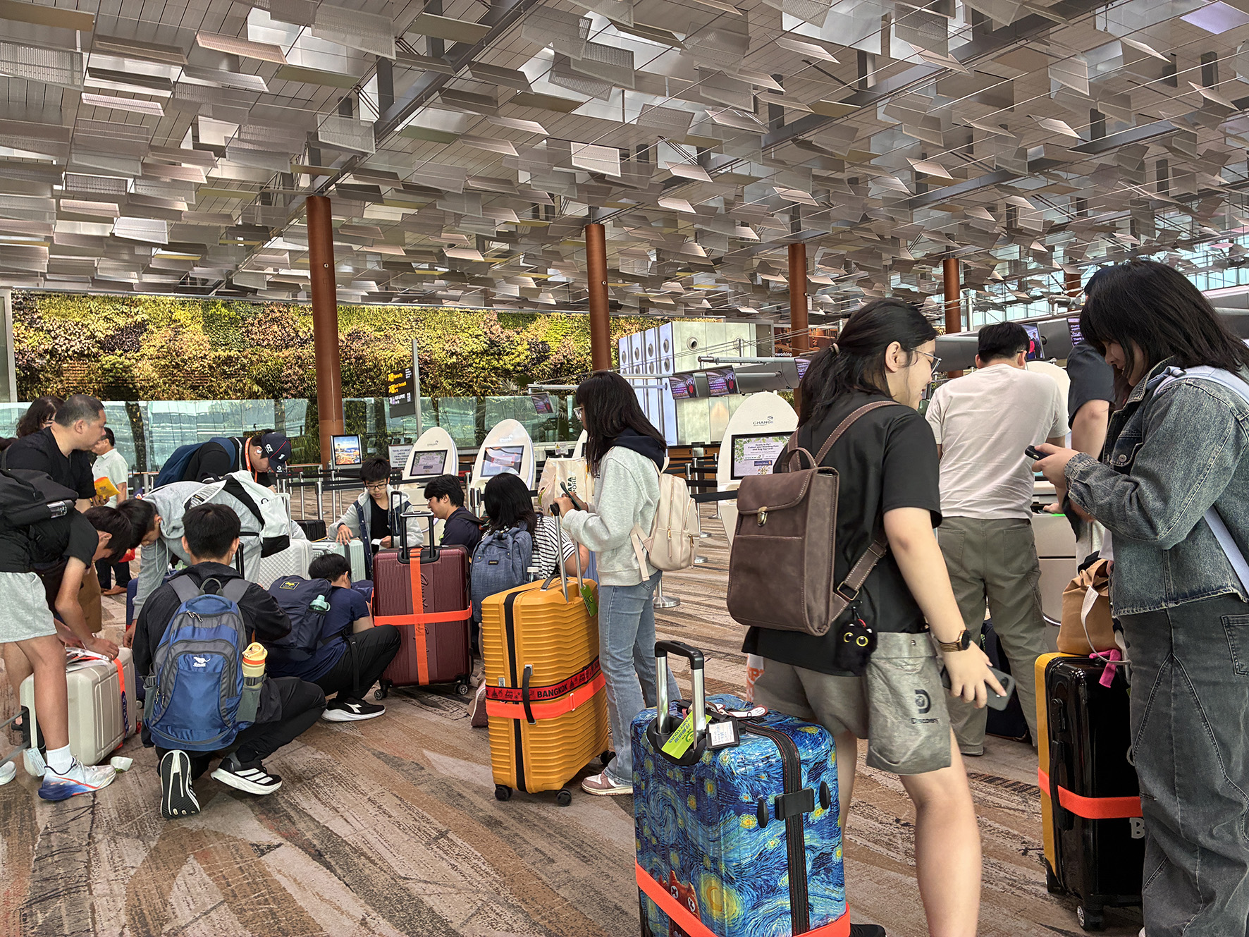 領隊帶隊與小組行動